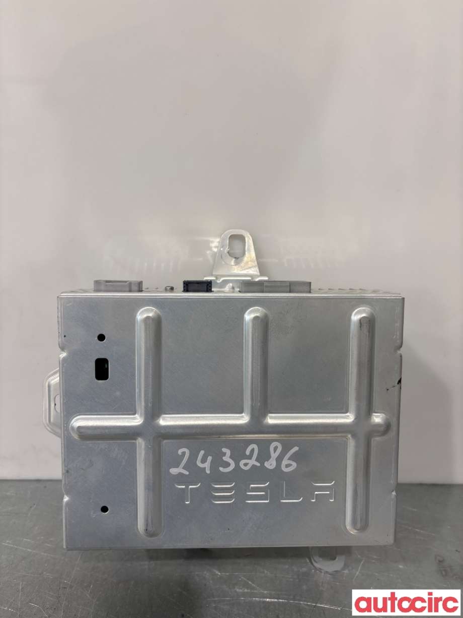 Bilstereo forsterker til Tesla Model Y, 2021-2024 (Type I)  (TESLA|1507152-01-B)