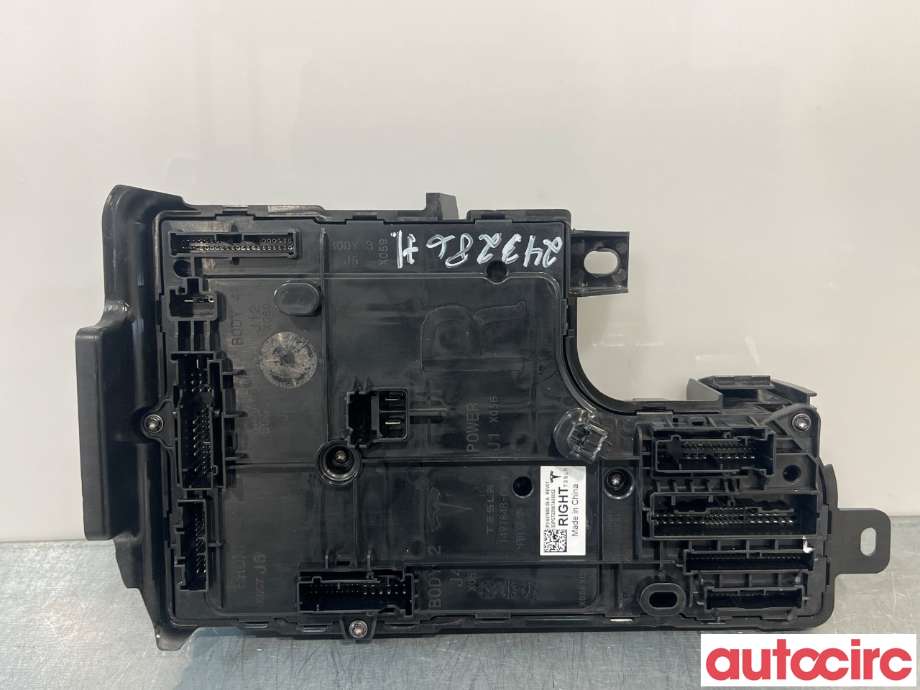 Styreenhet diverse til Tesla Model Y 2021-2024 (Type I)  (TESLA|1657650-00-C|)