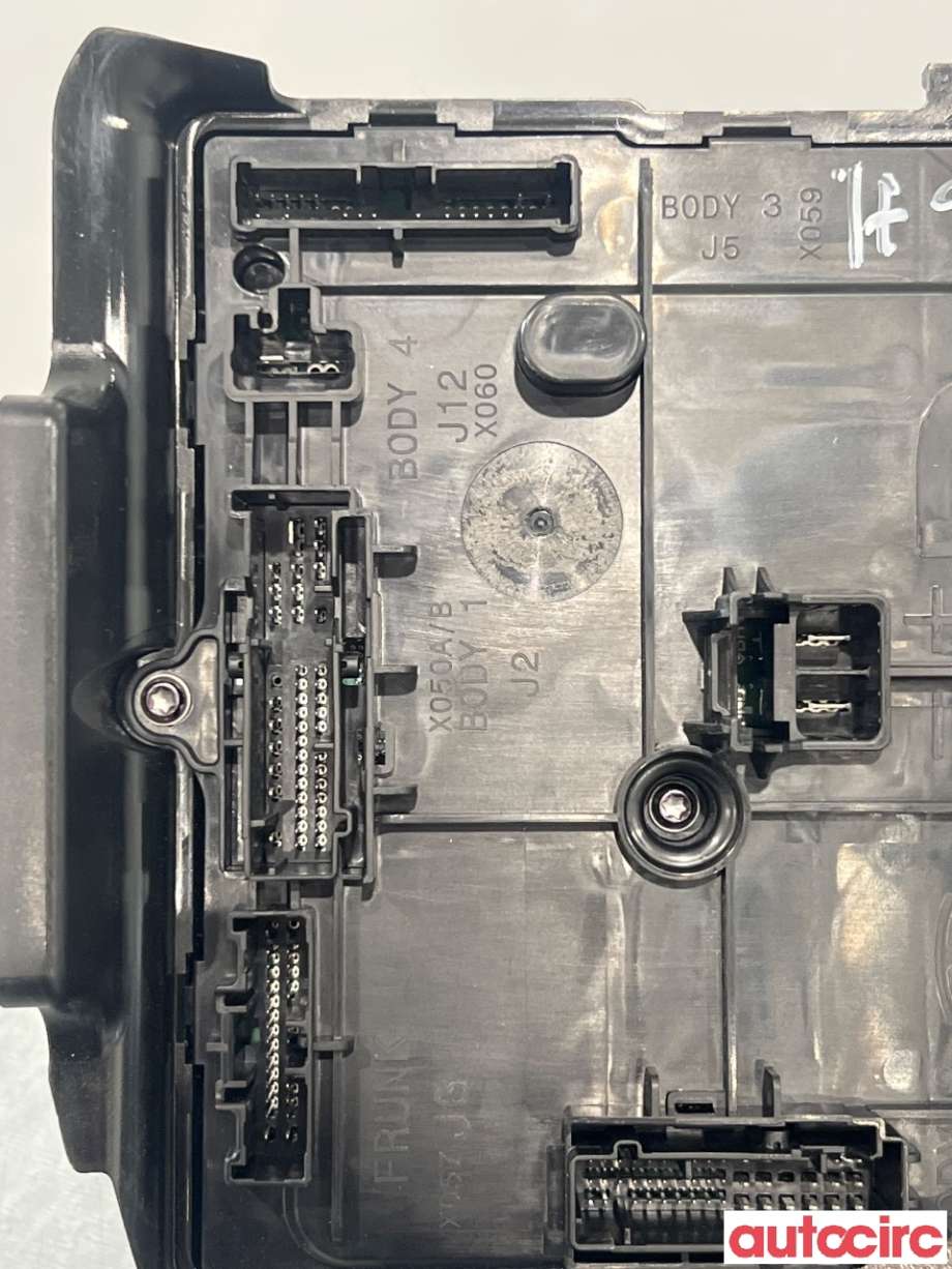 Styreenhet diverse til Tesla Model Y 2021-2024 (Type I)  (TESLA|1657650-00-C|)