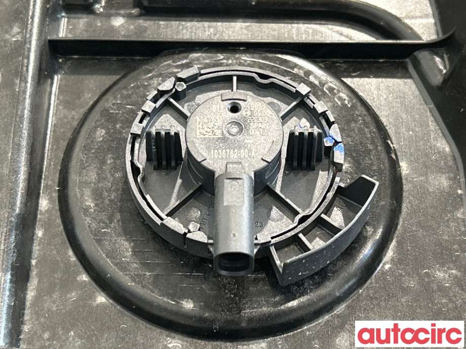 Ruteheis til Tesla Model Y 2021-2024 (Type I)  (TESLA|1526801-00-C||1495509-00-E)