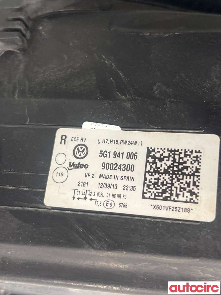Frontlykt høyre halogen til VW Golf VII 2012-2017 (Fase 1) (VOLKSWAGEN|5G1941006E||5G1941006)