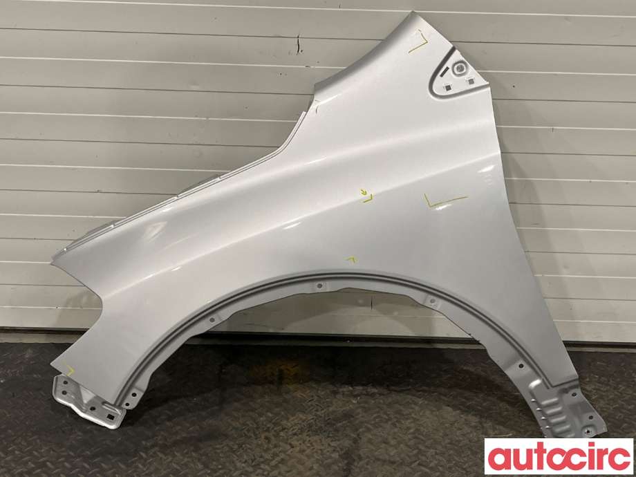 Skjerm venstre foran til Suzuki SX4 S-CROSS, 2013-->> (Type II)  (SUZUKI|57711-61M10)