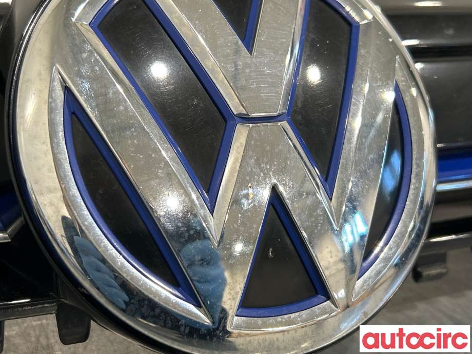 Grill til VW e-Golf 2014-2017 (Fase 1)  (VOLKSWAGEN|5GE853651|)