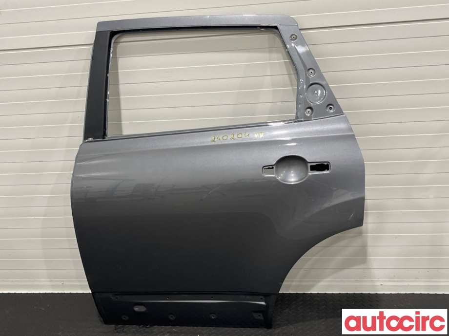 Dør venstre bak til Nissan Qashqai 2010-2014 (Type I, Fase 2) (NISSAN|H2101EY1MA|)