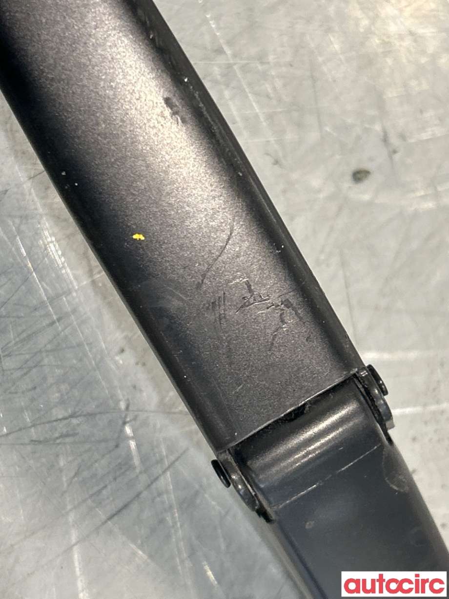 Viskerarmer frontrute til Tesla Model Y 2021-2024 (Type I)  (TESLA|1490249-00-C|)
