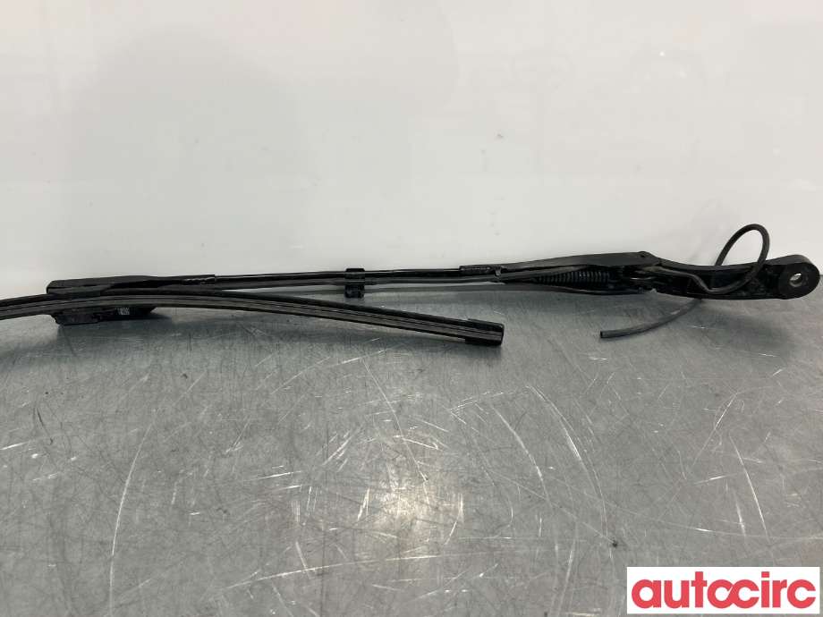 Viskerarmer frontrute til Tesla Model Y 2021-2024 (Type I)  (TESLA|1490246-00-C|)