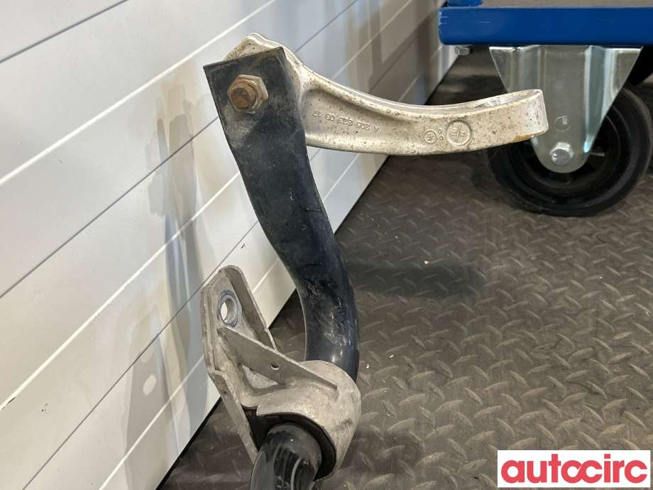 Stabilisatorstag foran til Mercedes C-Klasse 2014-2018 (Fase 1) (W205) (W205) (MERCEDES|A2053230465||A2053030465)