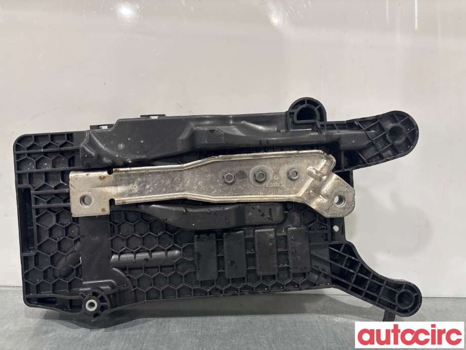 Batterikasse/feste til VW T-Cross 2019-->>  (VOLKSWAGEN|2Q0915331|)