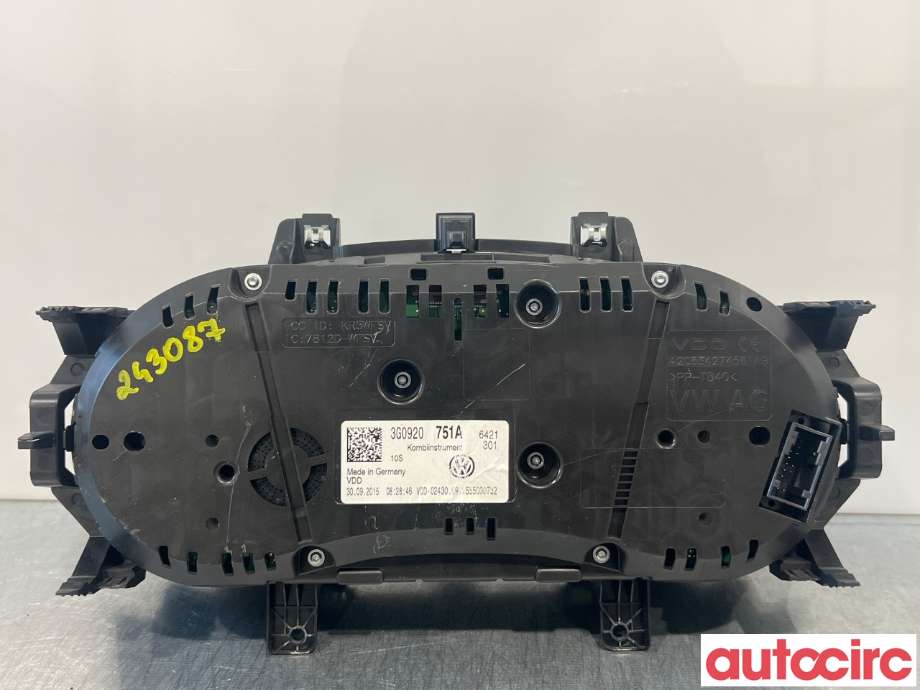 Instrumentpanel til VW Passat 2015-2019 (Fase 1) (B8) (B8) (VOLKSWAGEN|3G0920751A|)