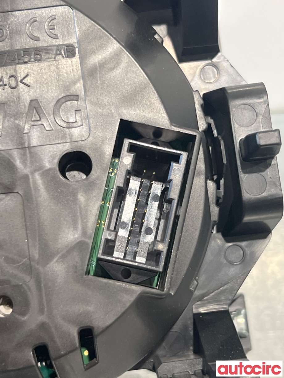 Instrumentpanel til VW Passat 2015-2019 (Fase 1) (B8) (B8) (VOLKSWAGEN|3G0920751A|)