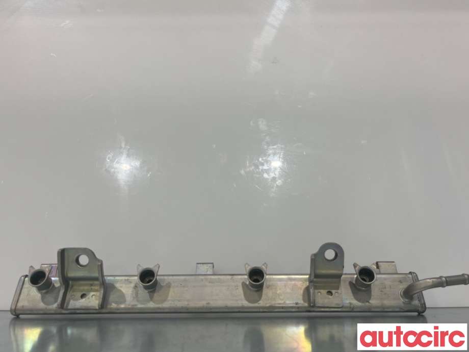 Dyseskinne (fuelrail) til Suzuki Swift, 2005-2010  (SUZUKI|1573086G00)