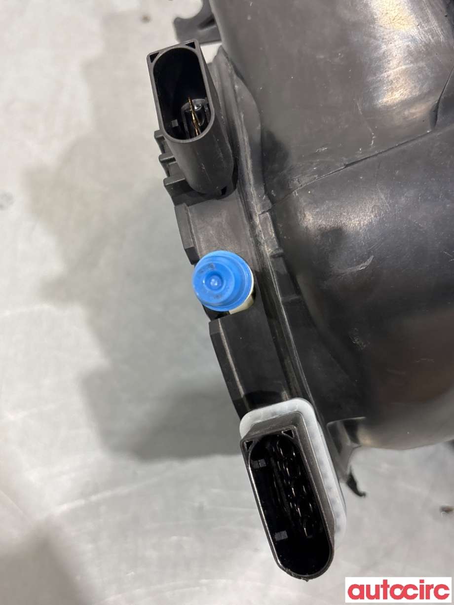 AdBlue tank til VW Caddy 2015-2020 (Type III, Fase 3)  (VOLKSWAGEN|2K5131877C|)