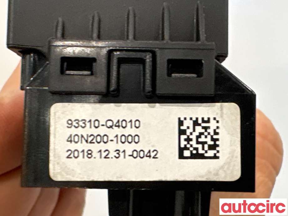 Bryter elektrisk håndbrekk/parkbrems til Kia Niro 2016-2021  (KIA|93310Q4010||93310-Q4010)