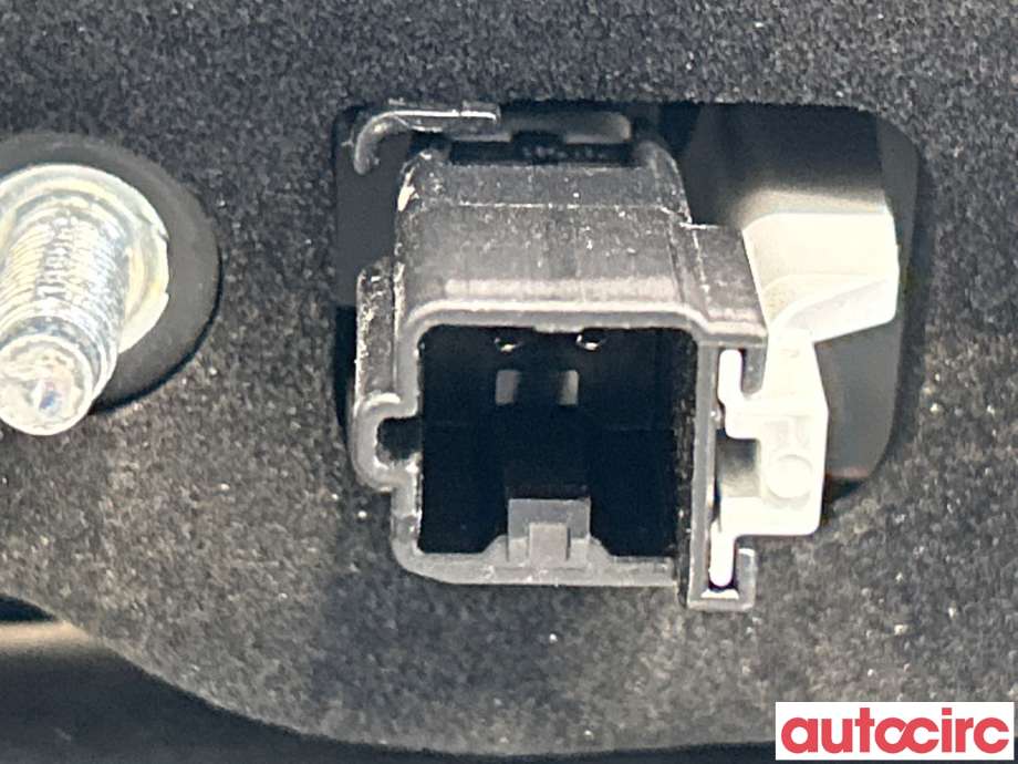 Baklykt venstre indre til Opel Mokka E 2020-->> (Type II) (OPEL|9860331180|)