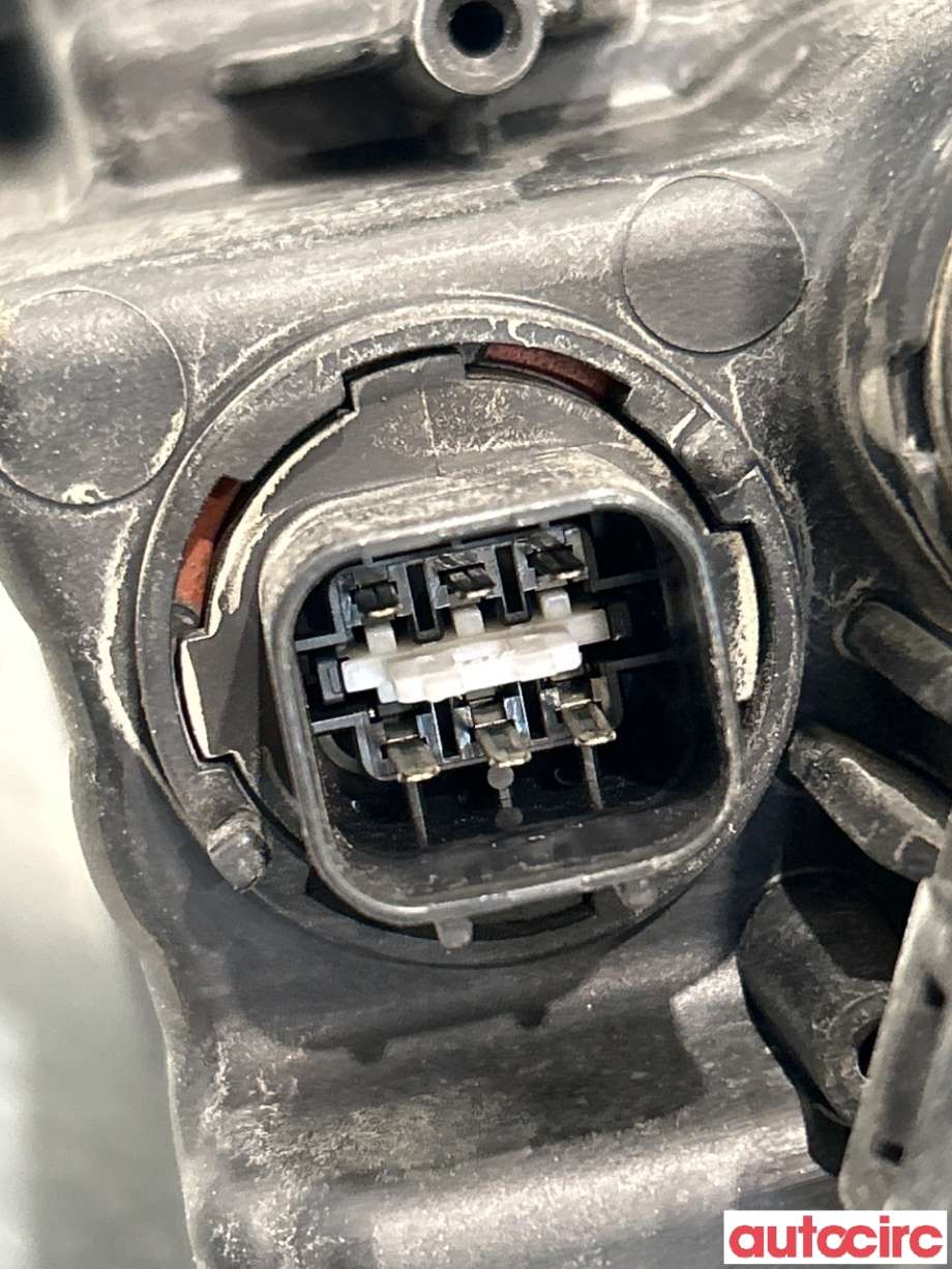 Frontlykt høyre halogen til Hyundai Ix35 2010-2015  (HYUNDAI|921022Y000||921022Y)