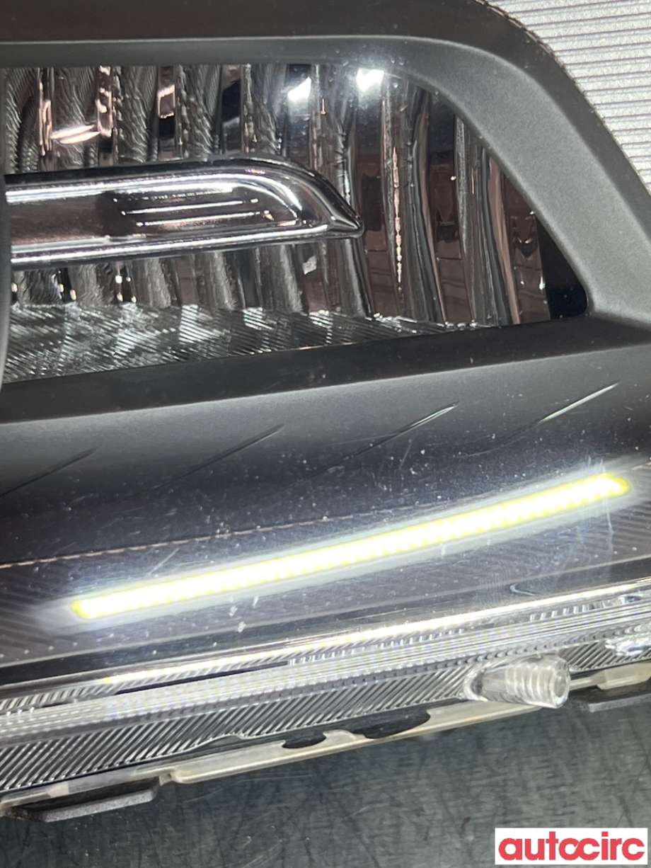 Frontlykt høyre halogen til Hyundai Kona 2017-2021 (Type I, Fase 1)  (HYUNDAI|92102J9150|)