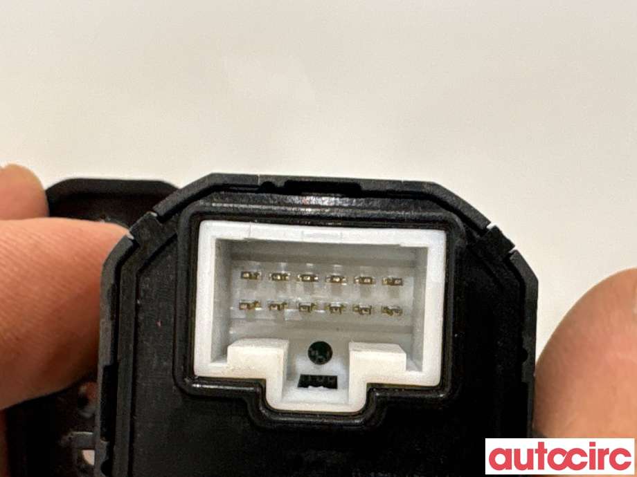 Bryter start/stopp til Kia Niro 2016-2021  (KIA|95430Q4700|)