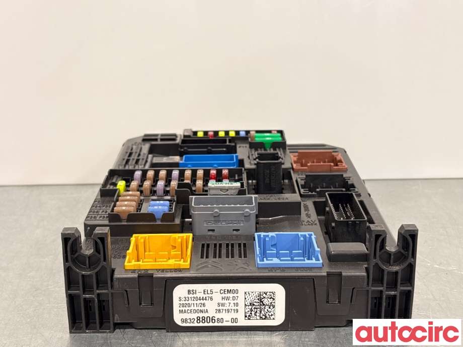 Sikringsboks til Toyota Proace 2016-->> (Type II)  (TOYOTA|SU001B2672||9832880680)