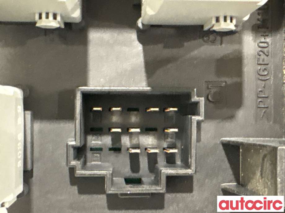 Sikringsboks til VW Crafter 2011-2016 (Type I, Fase 2) (VOLKSWAGEN|2E0937615B|)