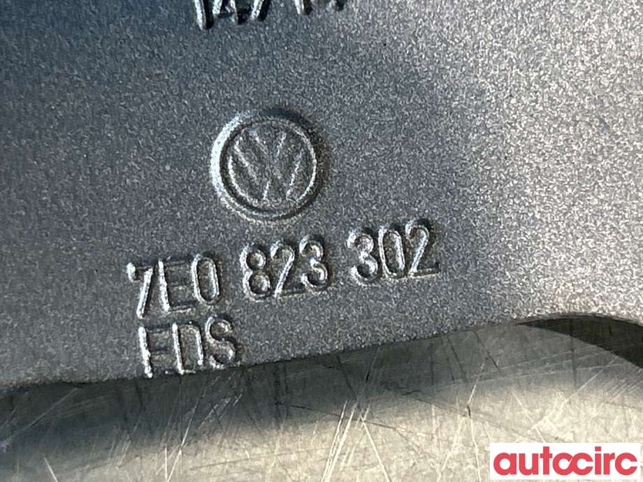 Panserhengsler til VW Transporter / Caravelle 2009-2015 (Fase 2) (T5) (T5) (VOLKSWAGEN|7E0823302|)