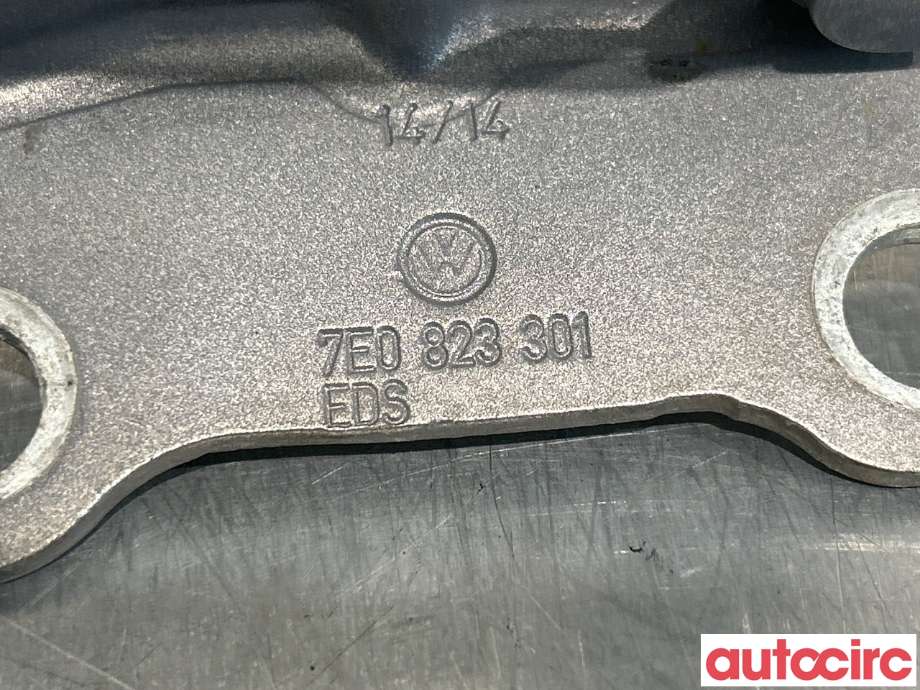 Panserhengsler til VW Transporter / Caravelle 2009-2015 (Fase 2) (T5) (T5) (VOLKSWAGEN|7E0823301|)