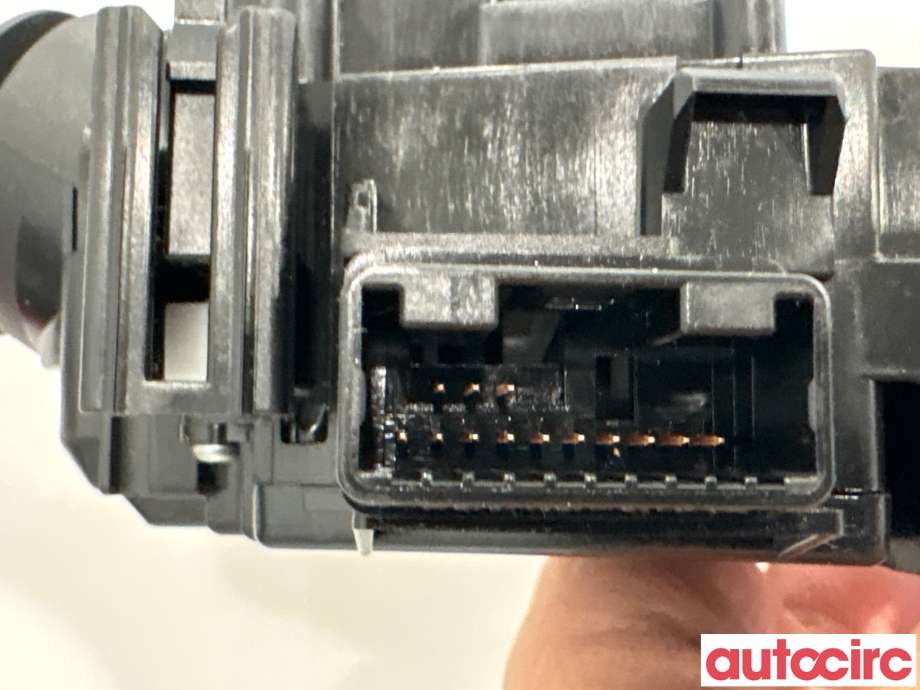 Bryter combi til Toyota RAV4 2013-2015 (Type IV, Fase 1) (TOYOTA|8414033250|)