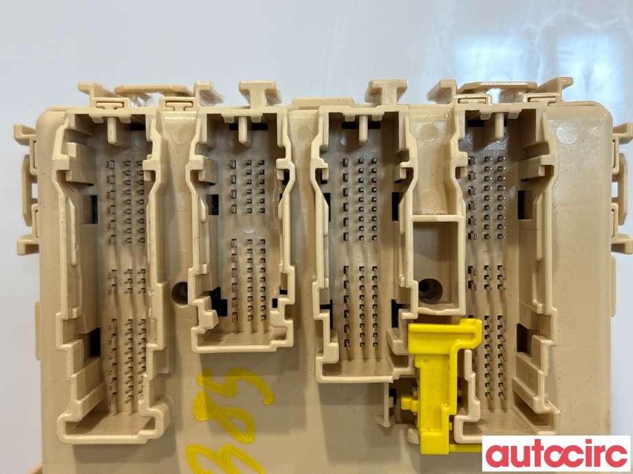 Sikringsboks til Toyota RAV4 2013-2015 (Type IV, Fase 1) (TOYOTA|8273042750|6358-3372|82730-42750)