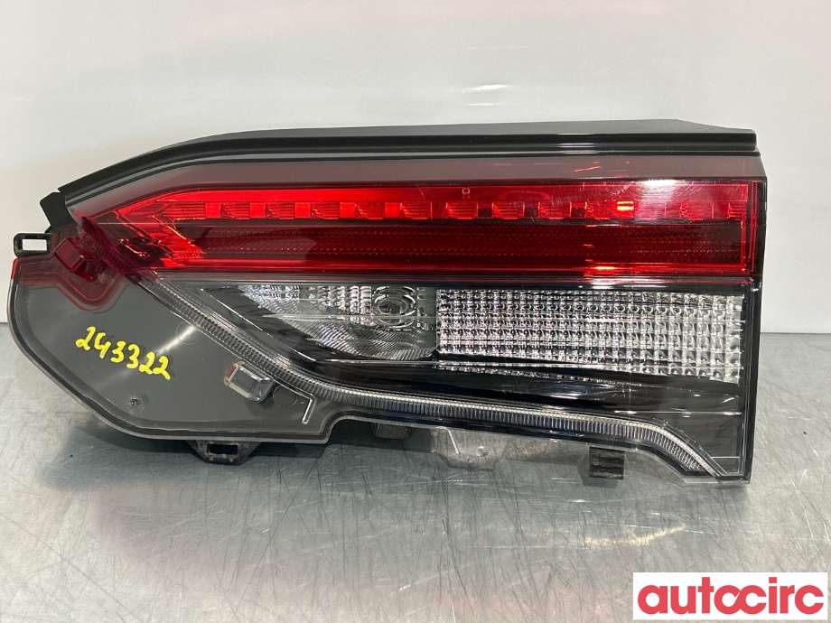 Baklykt høyre indre til Suzuki Across, 2020-->> (SUZUKI|T8158-14215-100)