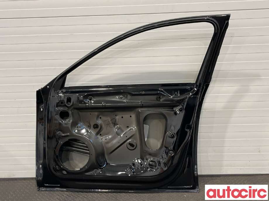 Dør høyre foran til Audi A4 2015-2019 (Type V, Fase 1) (B9) (B9) (AUDI|8W0831052D|8W0831052)