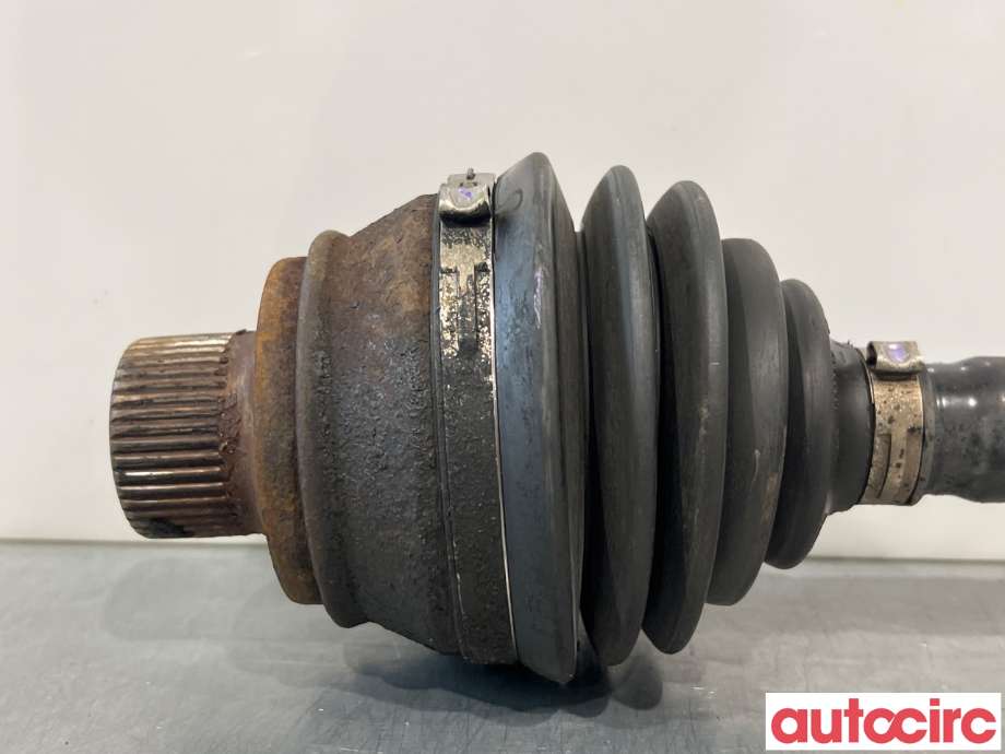 Drivaksel høyre foran til Audi A4 2007-2014 (Type IV) (B8) (B8) (AUDI|8K0407271Q|)