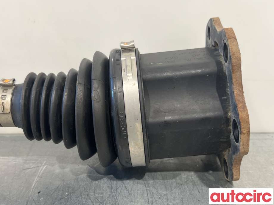 Drivaksel høyre foran til Audi A4 2015-2019 (Type V, Fase 1) (B9) (B9) (AUDI|8W0407271L||8W0407271D)
