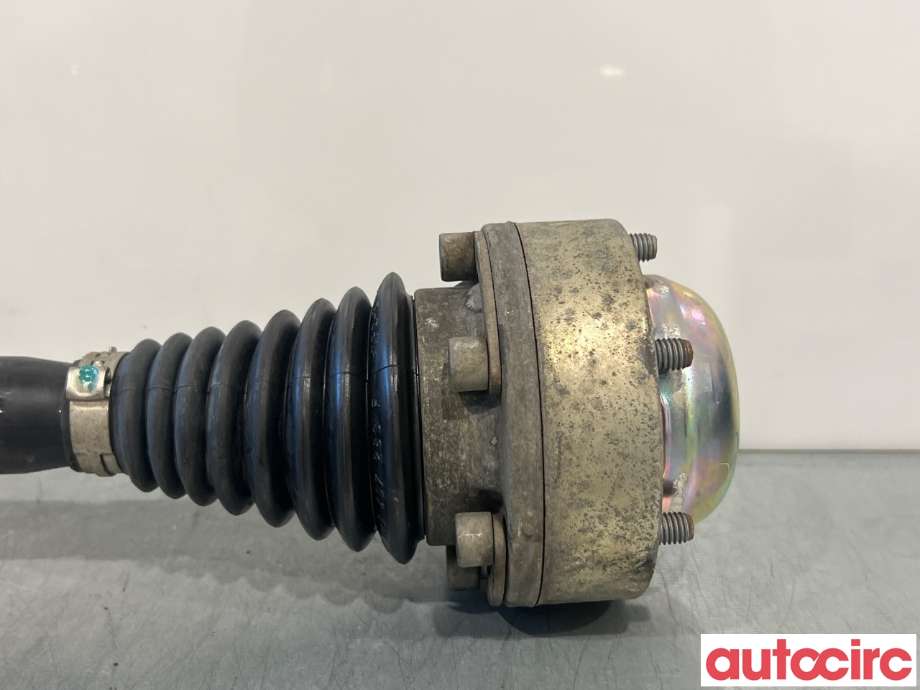 Drivaksel høyre bak til Audi A4 2015-2019 (Type V, Fase 1) (B9) (B9) (AUDI|8W0501203D|)
