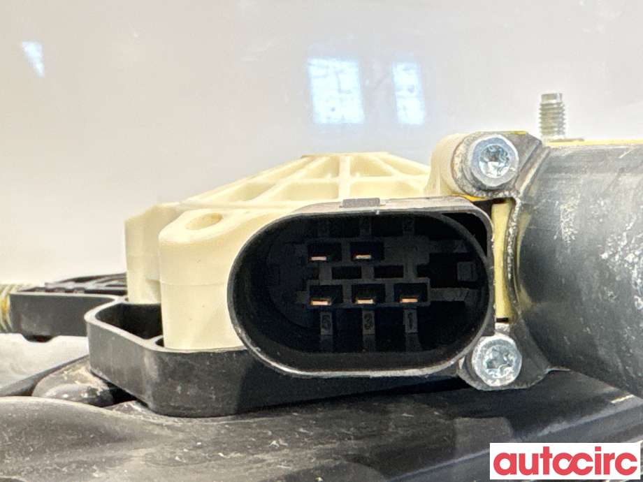 Ruteheis venstre foran til BMW X5 2013-2018 (F15) (F15) (BMW|67627322747|C11468-102|7322747)