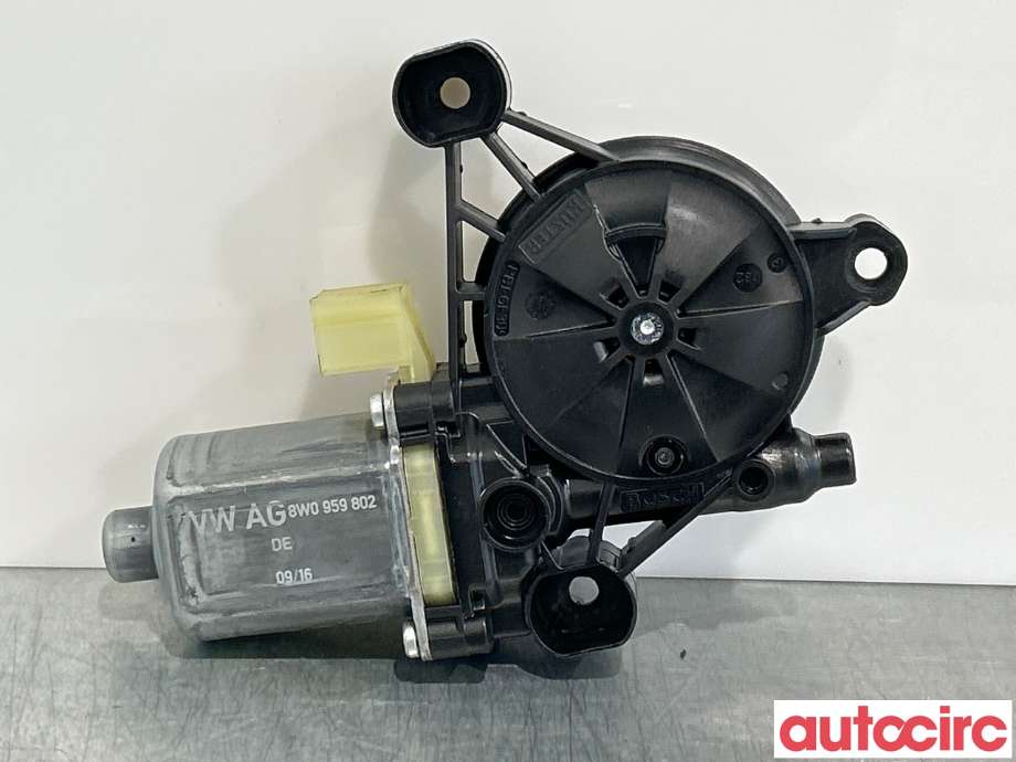 Ruteheis høyre foran til Audi A4 2015-2019 (Type V, Fase 1) (B9) (B9) (AUDI|8W0959802|0130822704)