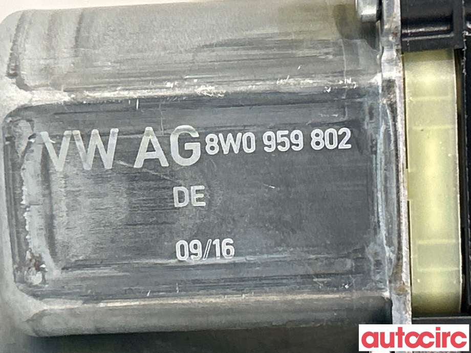 Ruteheis høyre foran til Audi A4 2015-2019 (Type V, Fase 1) (B9) (B9) (AUDI|8W0959802|0130822704)