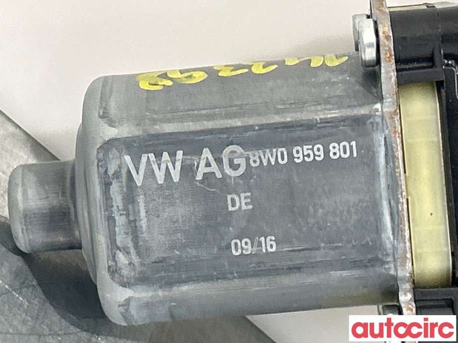 Ruteheis venstre foran til Audi A4 2015-2019 (Type V, Fase 1) (B9) (B9) (AUDI|8W0959801|0130822705)