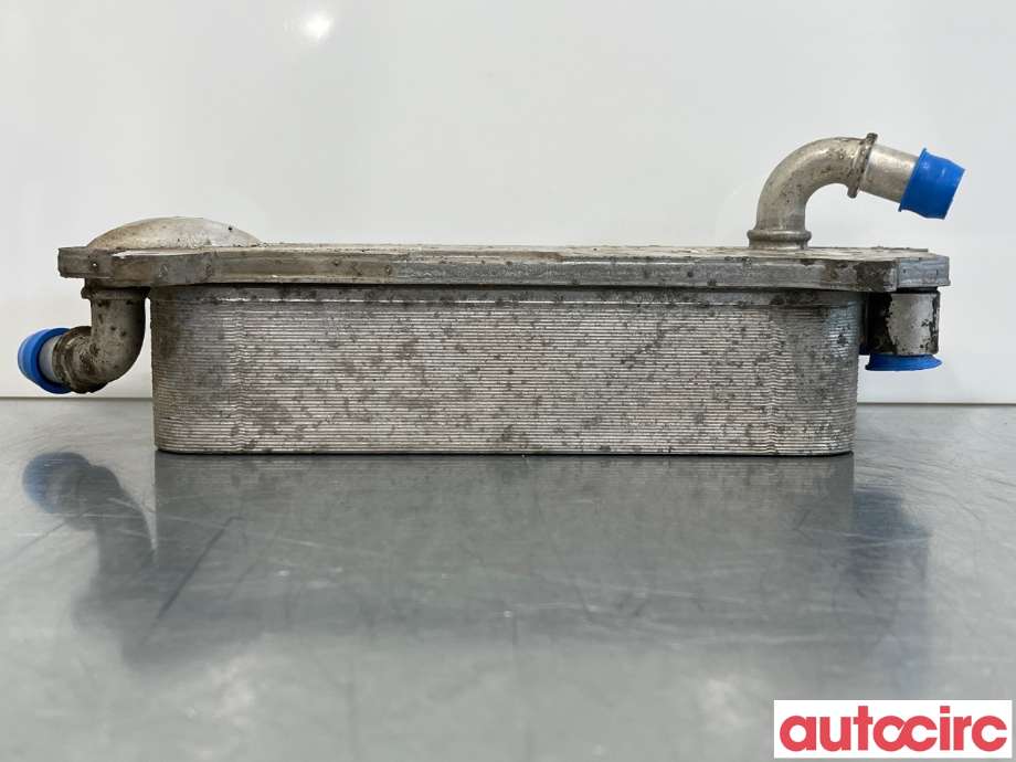 Oljekjøler til Audi A6 2011-2014 (Type IV, Fase 1) (C7) (C7) (AUDI|4G0317021AF|V6880006|4G0317021T)
