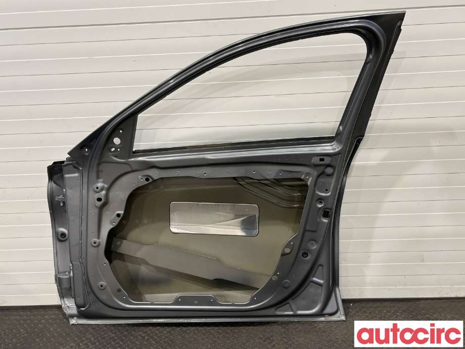 Dør høyre foran til Mercedes C-Klasse 2014-2018 (Fase 1) (W205) (W205) (MERCEDES|A205720020564|A2057200205)