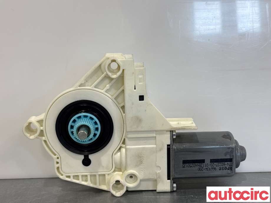 Ruteheis høyre foran til Audi A4 2007-2014 (Type IV) (B8) (B8) (AUDI|8T0959802B|1101-965575-200|8K0959802A)