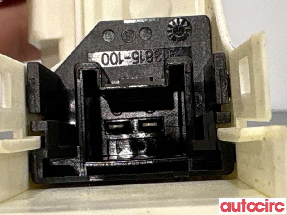 Ruteheis høyre foran til Audi A4 2007-2014 (Type IV) (B8) (B8) (AUDI|8T0959802B|1101-965575-200|8K0959802A)