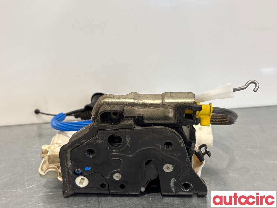 Låsekasse høyre foran til Audi A4 2007-2014 (Type IV) (B8) (B8) (AUDI|8J1837016A|)