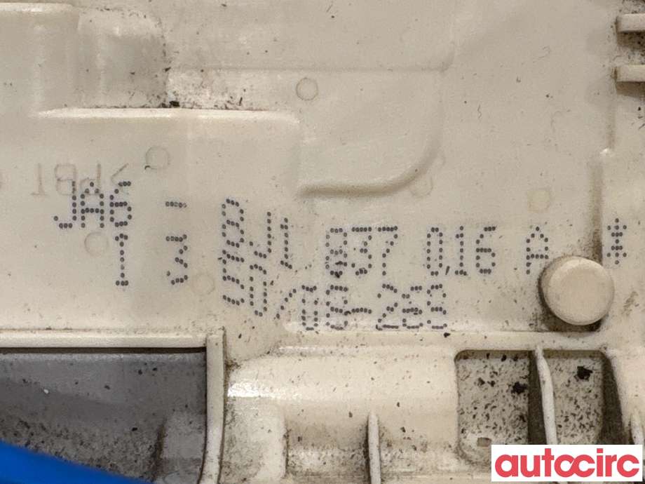 Låsekasse høyre foran til Audi A4 2007-2014 (Type IV) (B8) (B8) (AUDI|8J1837016A|)