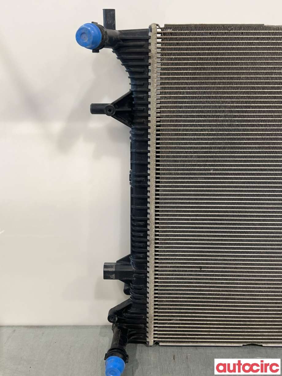 Radiator (manuell gir) til VW Caddy 2015-2020 (Type III, Fase 3)  (VOLKSWAGEN|5K0121251S|)