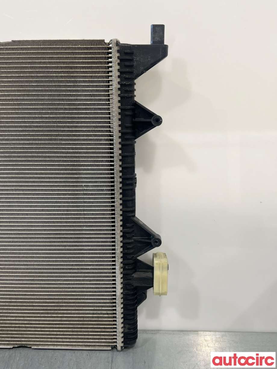 Radiator (manuell gir) til VW Caddy 2015-2020 (Type III, Fase 3)  (VOLKSWAGEN|5K0121251S|)