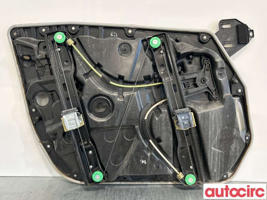 Ruteheis til Mercedes C-Klasse 2014-2018 (Fase 1) (W205) (W205) (MERCEDES|A2057205023|C08733-106|A2057226400)