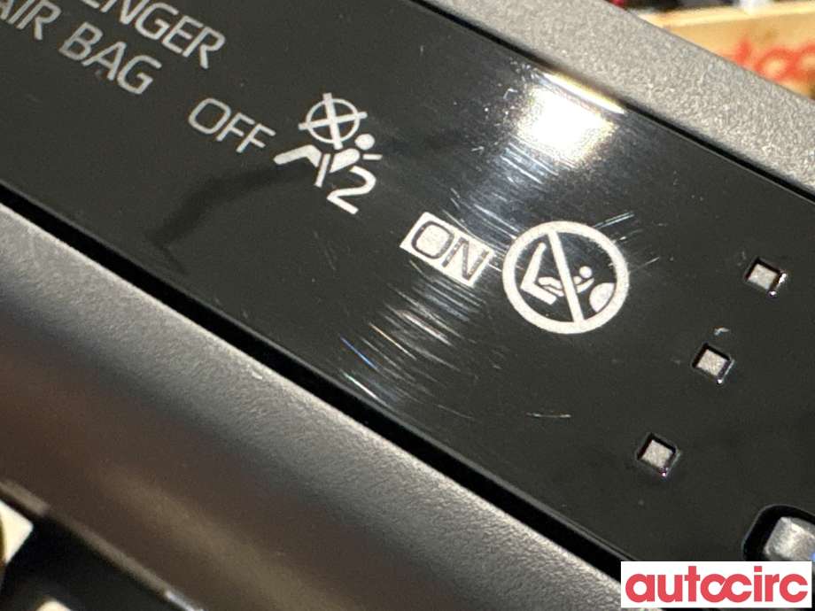 Bryter setevarme til Toyota RAV4 2019-->> (Type V)  (TOYOTA|8475242010|)