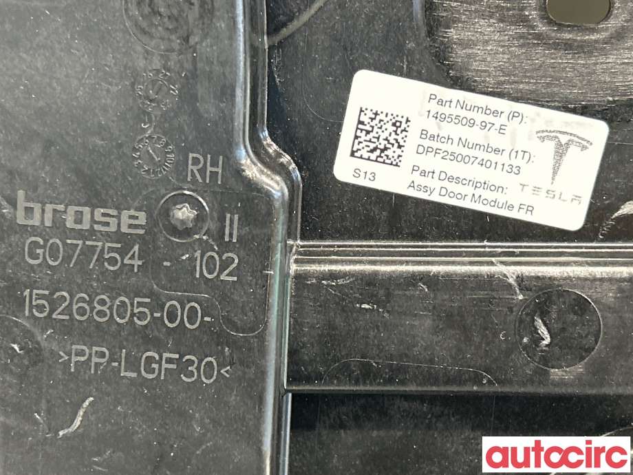 Ruteheis til Tesla Model Y 2021-2024 (Type I) (TESLA|1526801-00-G||1495509-97-E)