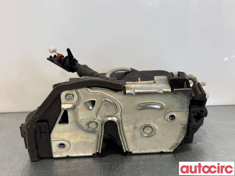 Låsekasse høyre foran til BMW 3-Serie 2005-2011 (E90/E91/E92/E93) (E90/E91/E92/E93) (BMW|51217202146||7059974)