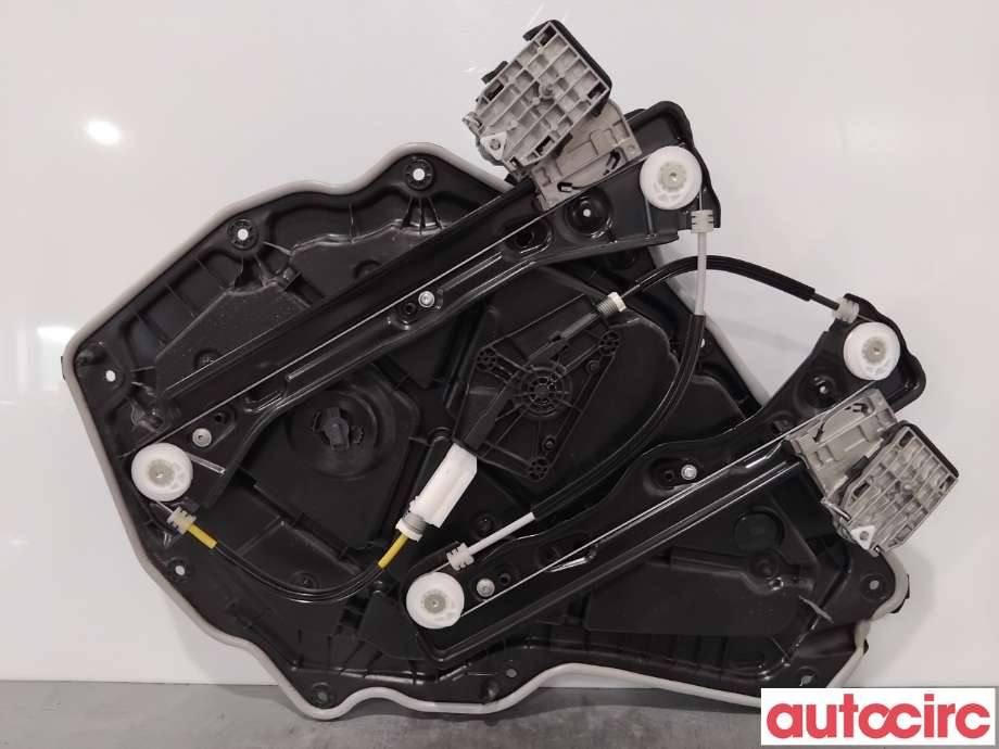 Ruteheis til Tesla Model Y 2021-2024 (Type I)  (TESLA|1526802-00-F||1495512-00-G)