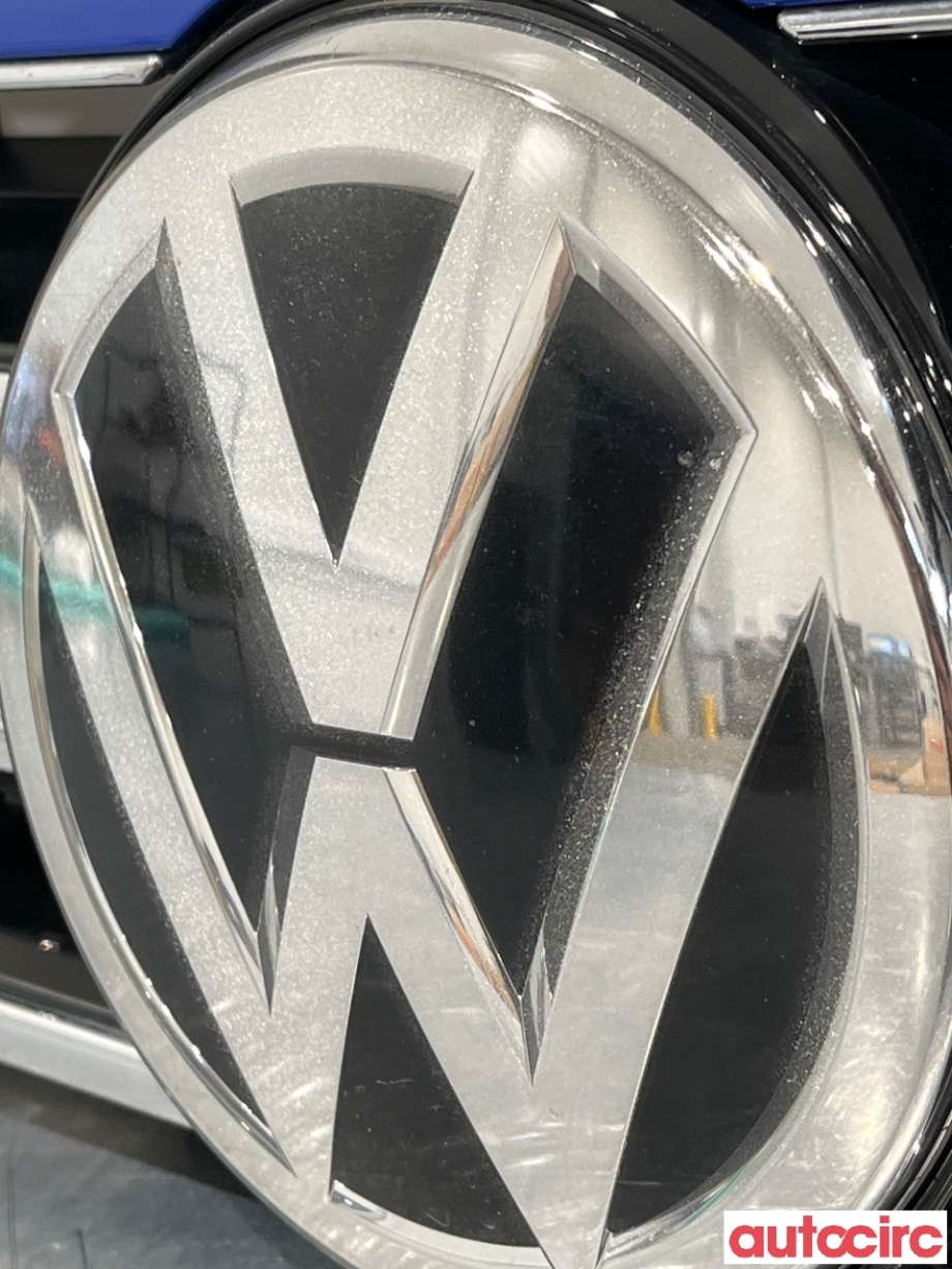 Grill til VW Passat 2015-2019 (Fase 1) (B8) (B8) (VOLKSWAGEN|3G0853651F)
